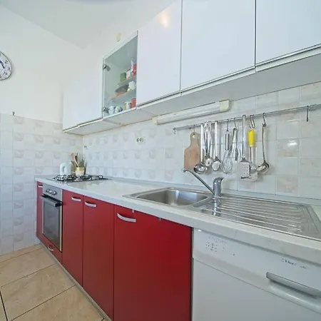 Sonja 4+3 Apartment Postira