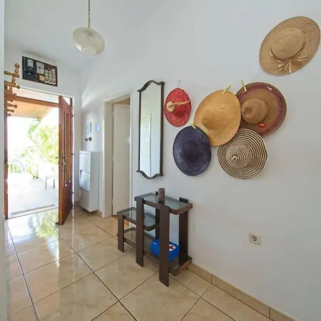 Apartment Sonja 4+3 Postira