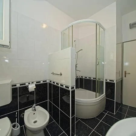 Apartment Sonja 4+3 *