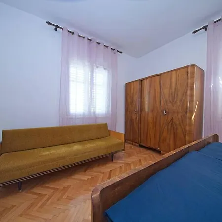 Sonja 4+3 Apartment Postira