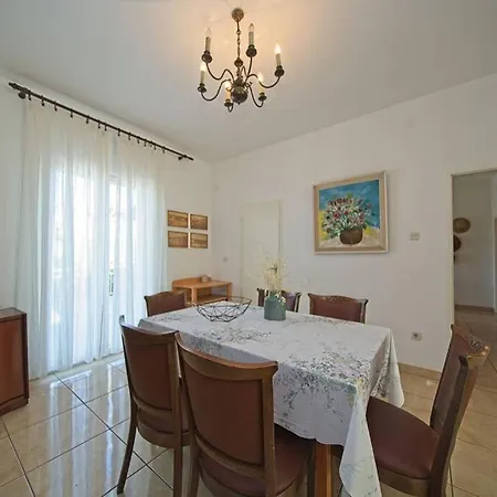Apartment Sonja 4+3 *