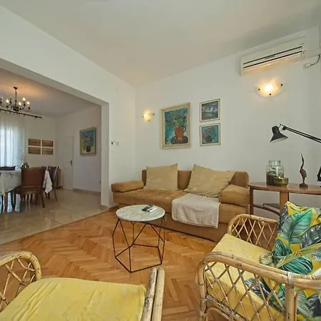 Sonja 4+3 Apartment