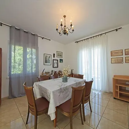 Sonja 4+3 Apartment Postira